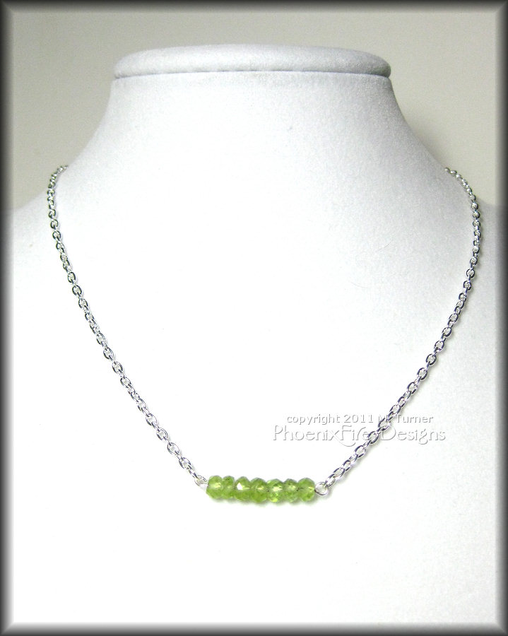 peridot-row-necklace1c